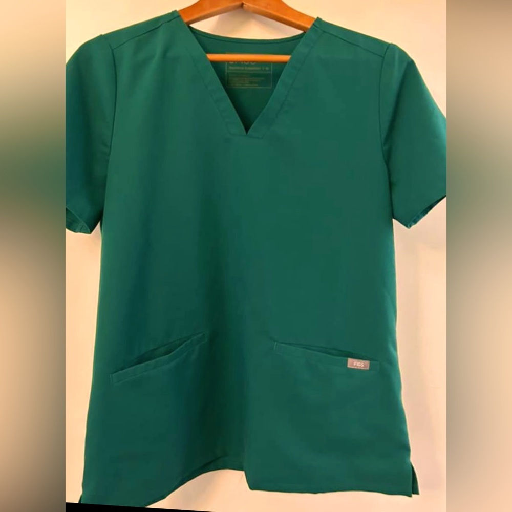 Figs Scrubs FORREST GREEN Top is Medium CASMA 2 pockets, Bottom is Large Zamora